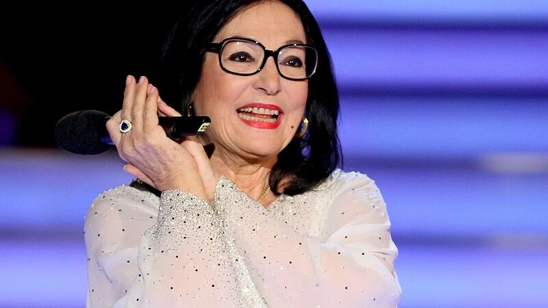 Nana Mouskouri - Figure 1