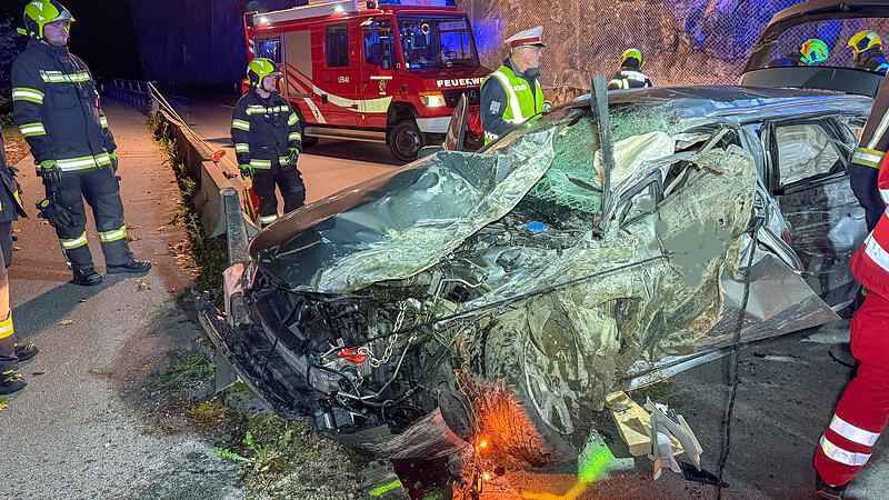 Pkw schleuderte in St. Lorenz gegen Felswand