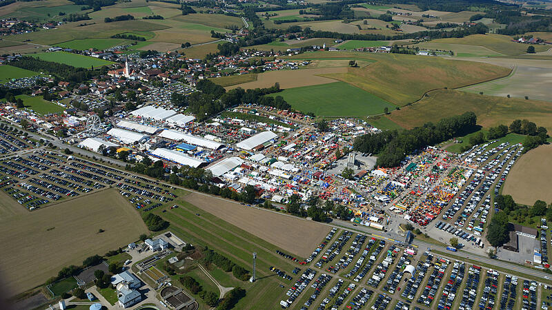 Karpfham: 1200 Einwohner und 19.000 Bierzeltplätze