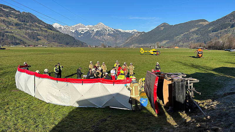 TIROL: SCHWERER KUTSCHENUNFALL IM ZILLERTAL FORDERTE MEHRERE VERLETZTE