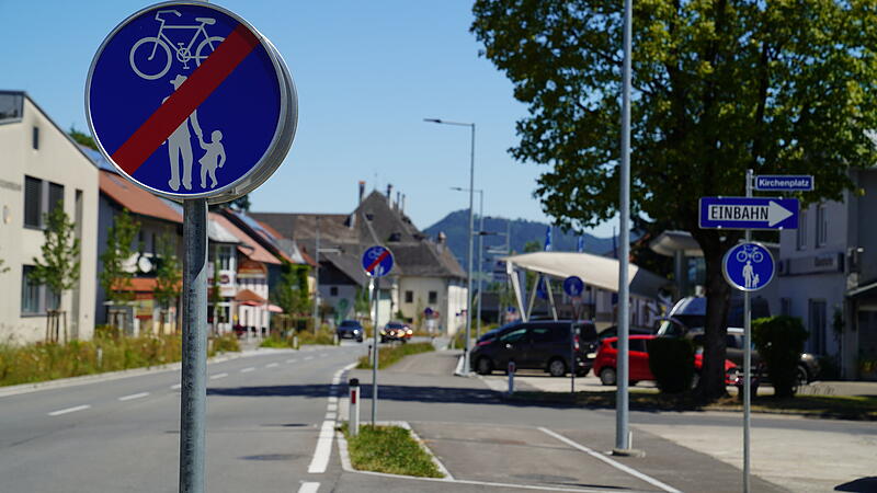 Scharnsteins neue Radwege brachten viele neue Schilder