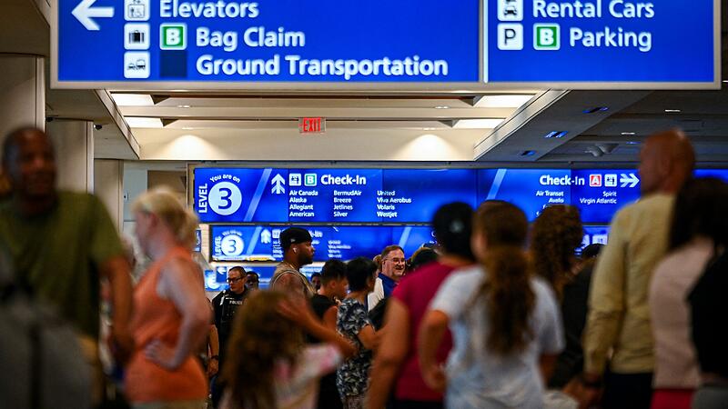 US-MAJOR-IT-OUTAGE-GROUNDS-FLIGHTS-AND-IMPACTS-BUSINESSES-GLOBAL