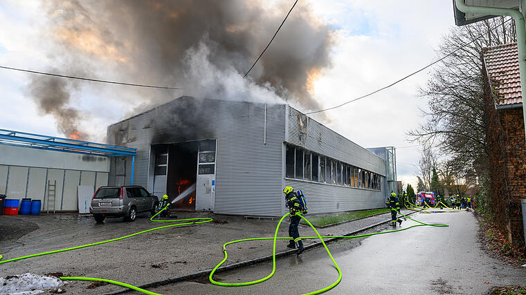 Großbrand bei Firma in Hörsching