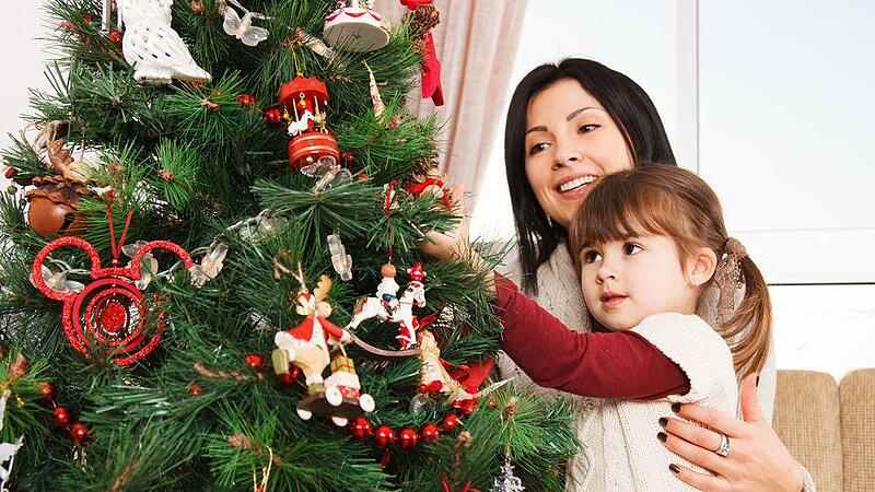 Weihnachten Christbaum Familie