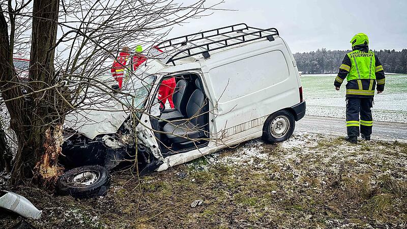 AUT, Unterwegs in Oberösterreich, VU mit Personenrettung B156