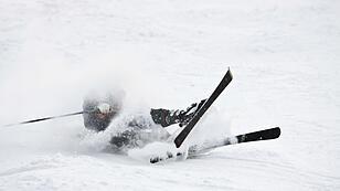 Unfall Ski Skiunfall Skifahren Piste Sturz Skifahrer