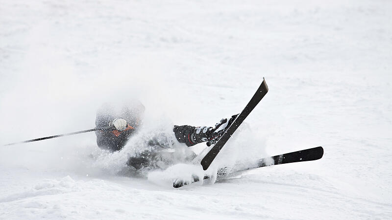 Unfall Ski Skiunfall Skifahren Piste Sturz Skifahrer