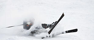 Unfall Ski Skiunfall Skifahren Piste Sturz Skifahrer