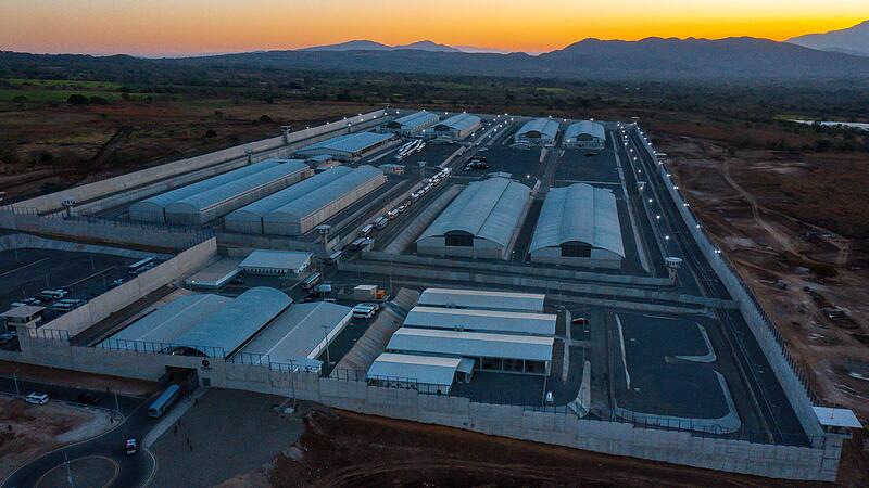 EL SALVADOR-PRISON-GANGS-INMATES-TRANSFER