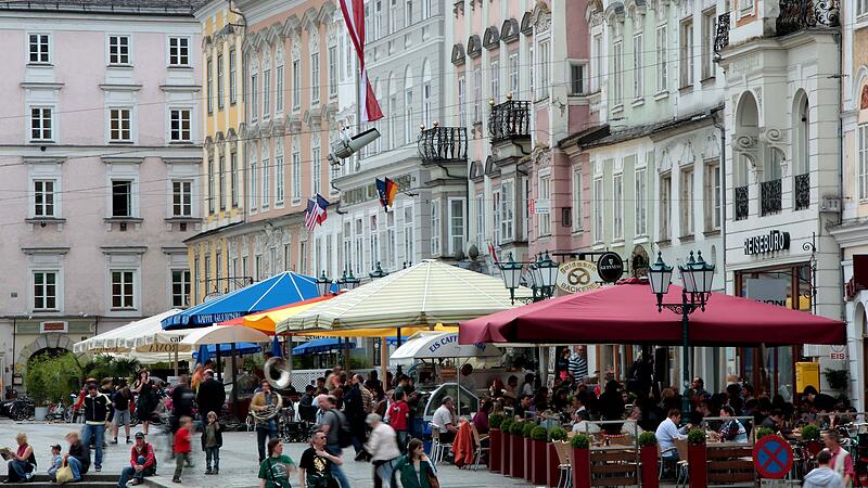 Wels will "größter Gastgarten Österreichs" werden, Linz arbeitet noch an Konzept