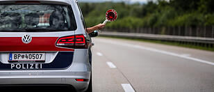 Polizeikontrolle Autobahn Polizei Halt Stopp Kontrolle