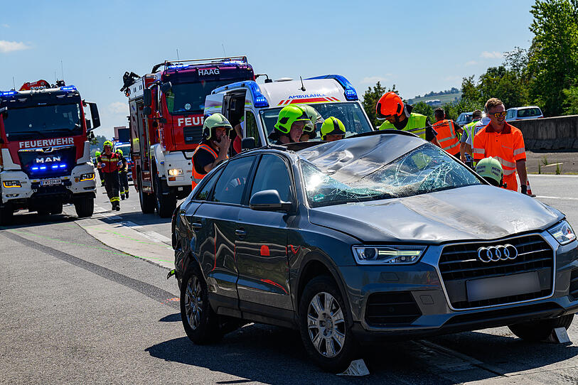 Verkehrsunfall auf der A1 - Vier Verletzte und erhebliche Verkehrsbehinderungen