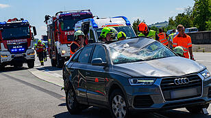 Verkehrsunfall auf der A1 - Vier Verletzte und erhebliche Verkehrsbehinderungen