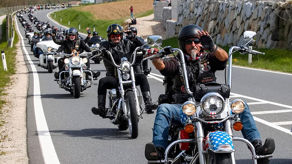 1000 Motorräder dröhnen am 1. Mai für guten Zweck