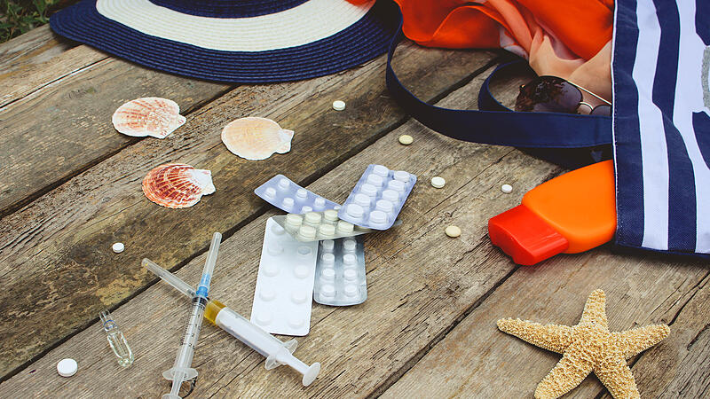 Reiseapotheke – diese Medikamente kommen mit in den Urlaub