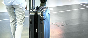 Ein Koffer auf Reisen