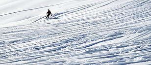 Verschütteter Skifahrer befreite sich aus Lawine