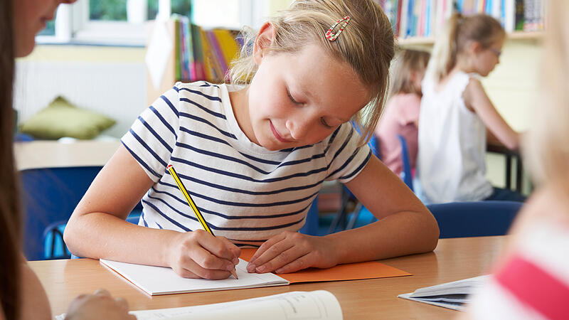 Öfter Bleistift statt Tablet an Schulen in Schweden