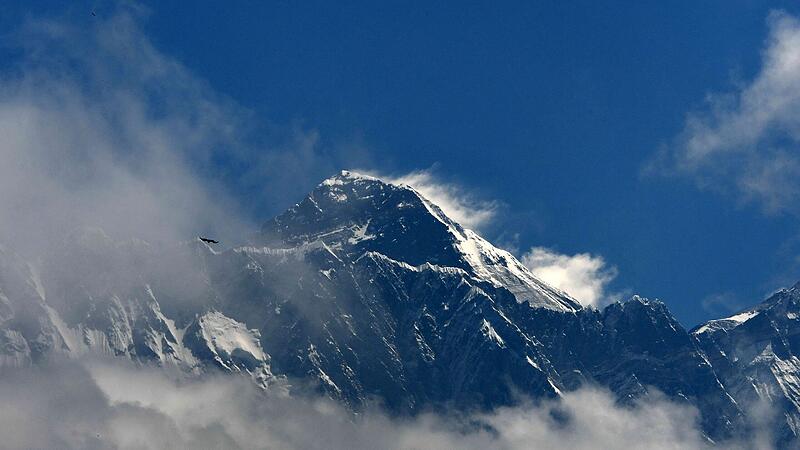 NEPAL-EVEREST-MOUNTAINEERING