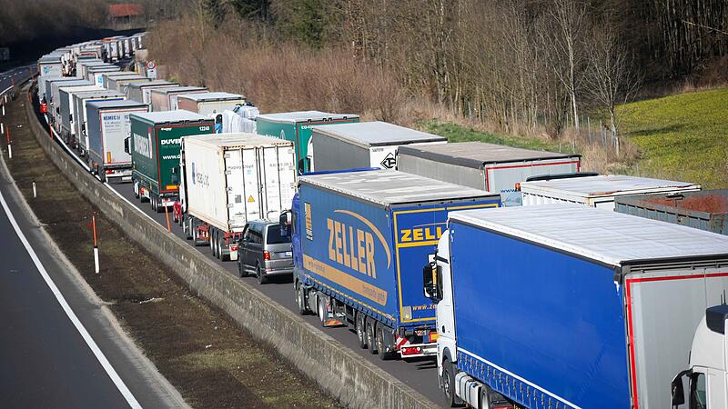 Nach 50 Kilometer Stau: Kritik an Blockabfertigung