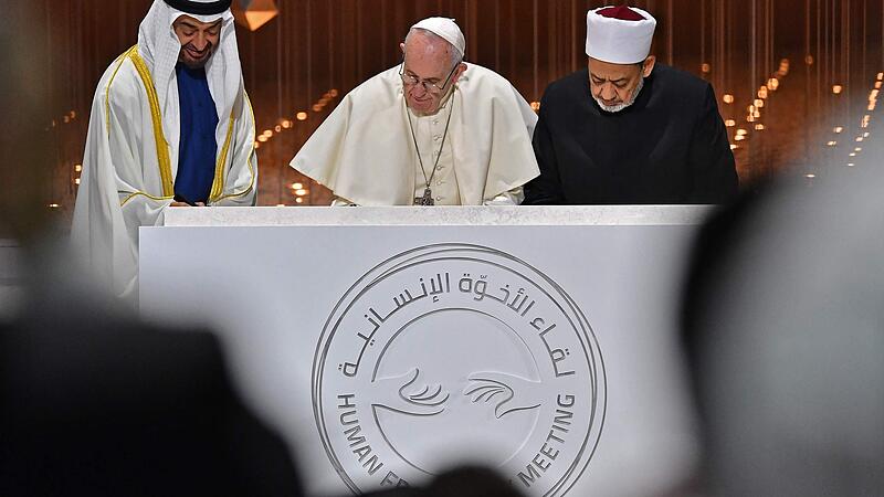 Papst Franziskus: "Krieg schafft nichts als Elend, Waffen nichts als Tod"
