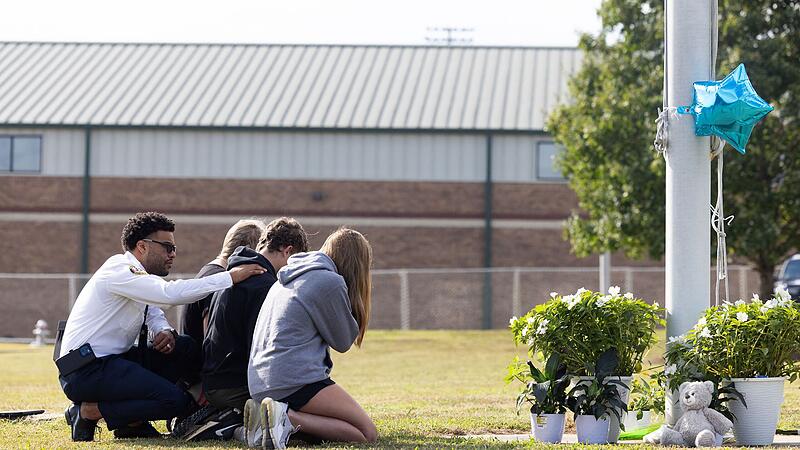 Tiefe Trauer an der Apalachee High School in Winder, Georgia