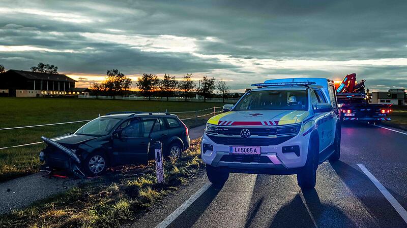 AUT, Unterwegs in Oberösterreich, Verkehrsunfall B147, Burgkirchen