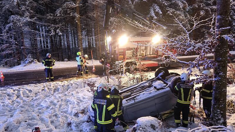 Bad Ischl Weißenbachtal Pkw überschlagen