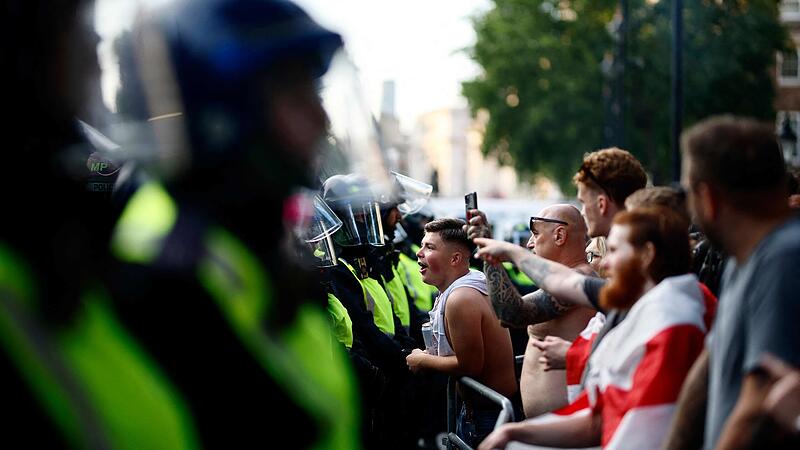 TOPSHOT-BRITAIN-POLITICS-DEMONSTRATION