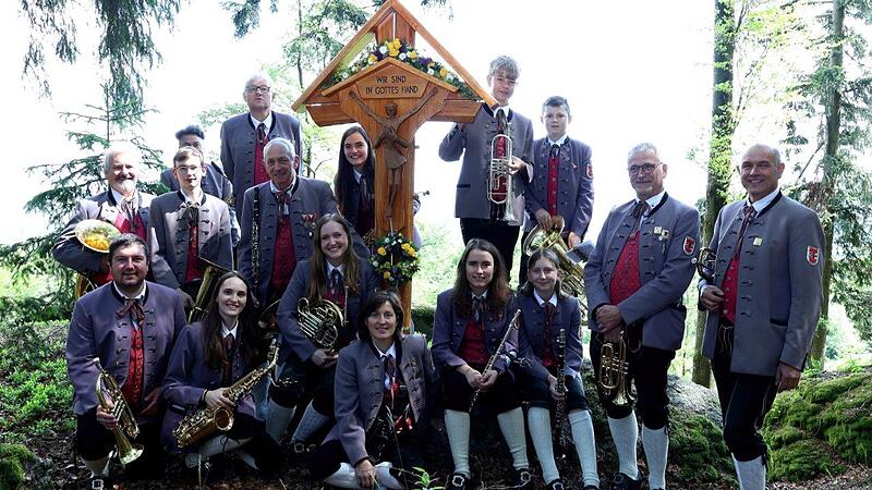 Münzbach Gipfelkreuz Musikverein