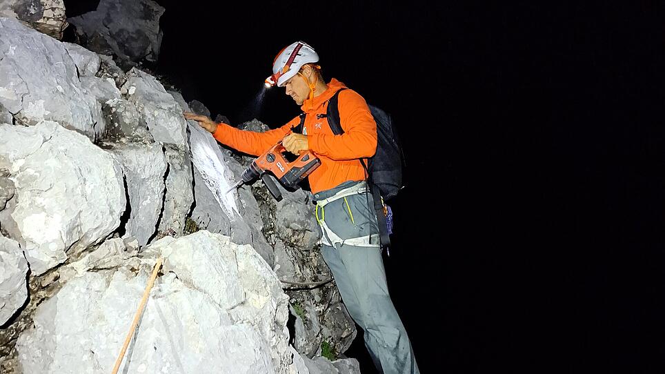 Gewitter über dem Dachstein: Verletzter harrte Nacht auf schmalem Felsband aus