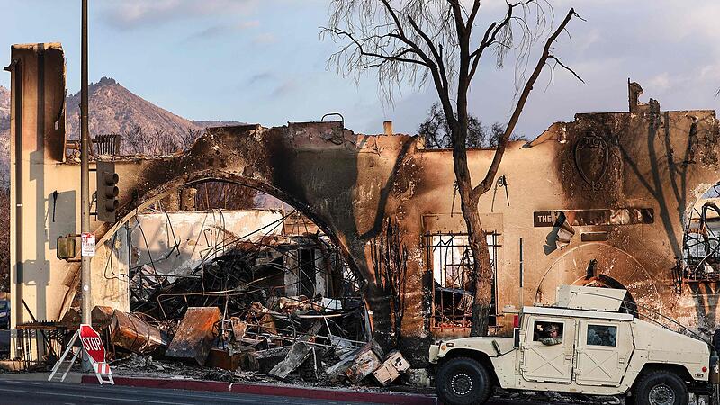 US-POWERFUL-WINDS-FUEL-MULTIPLE-FIRES-ACROSS-LOS-ANGELES-AREA