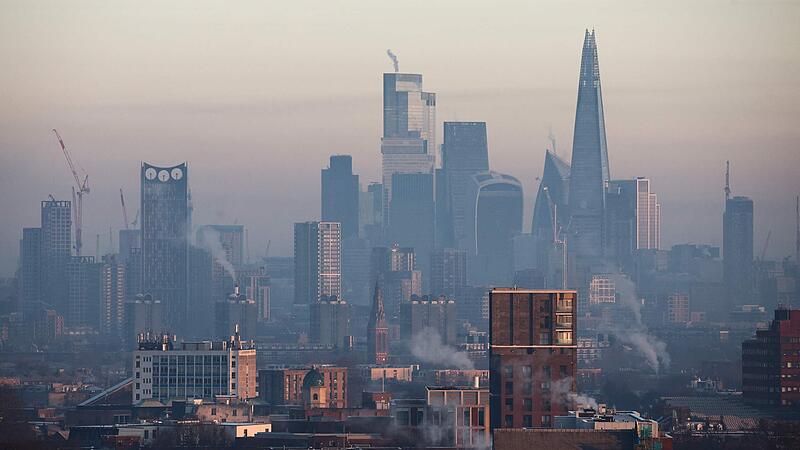 BRITAIN-WEATHER-ECONOMY-LONDON