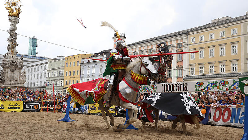 300 Ritter, Gaukler und Akrobaten erobern heute Linz