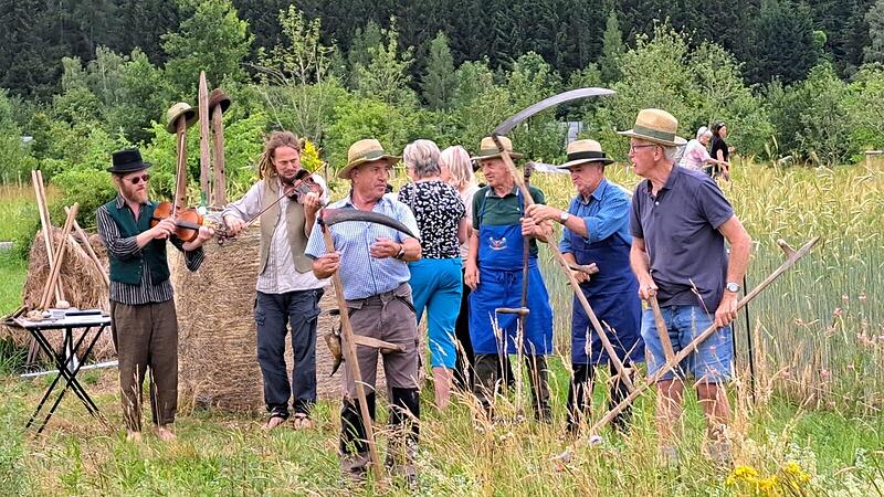 Wie ein schnittiger Sensenverein in Scharnstein Furore macht