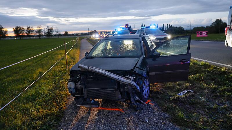 AUT, Unterwegs in Oberösterreich, Verkehrsunfall B147, Burgkirchen