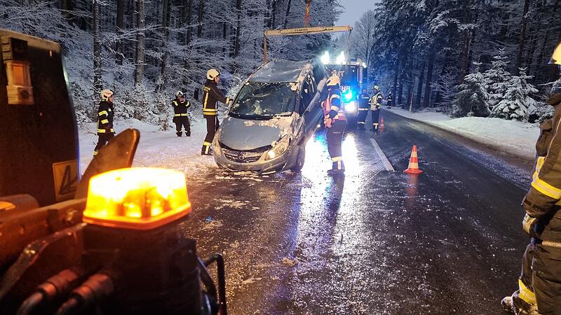 Bad Ischl Weißenbachtal Pkw überschlagen