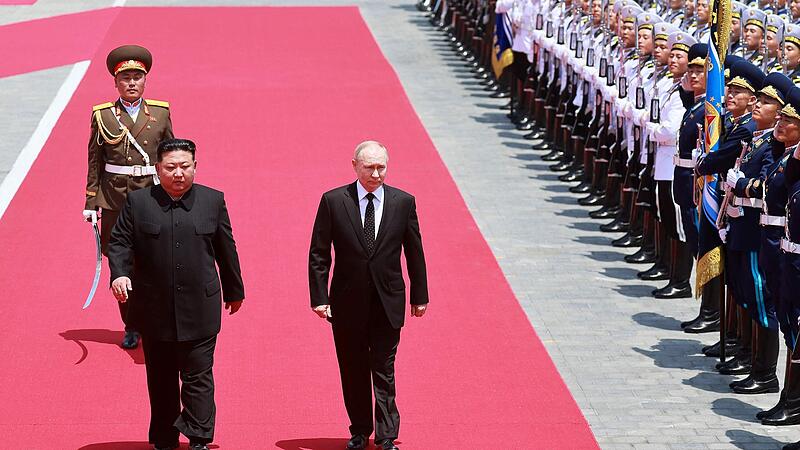 Waffenbrüder: Wladimir Putin beim Staatsbesuch bei Kim Jong-un im Juni