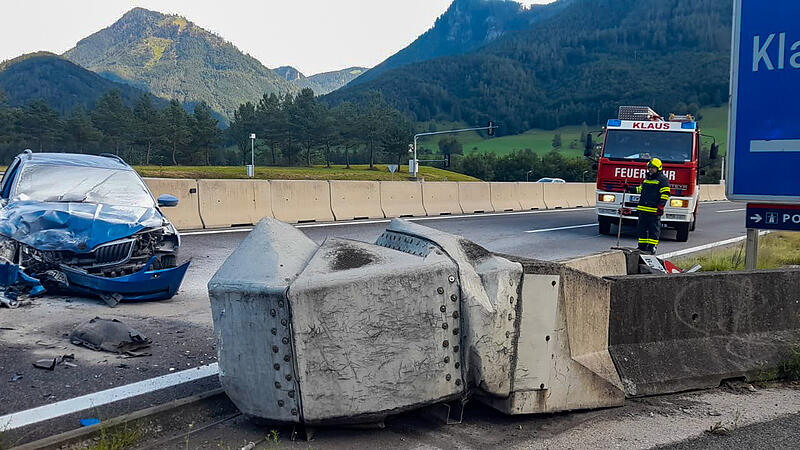 Pkw kam auf der A9 von der Fahrbahn ab