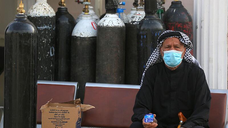 IRAQ-HEALTH-VIRUS-FIRE