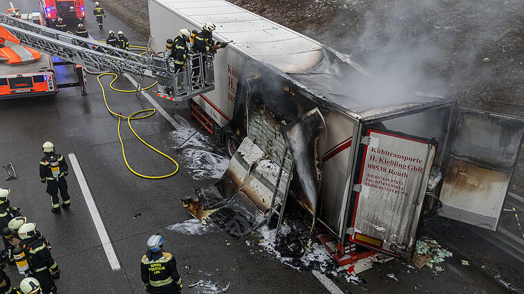 Lkw ging auf A1 in Flammen auf