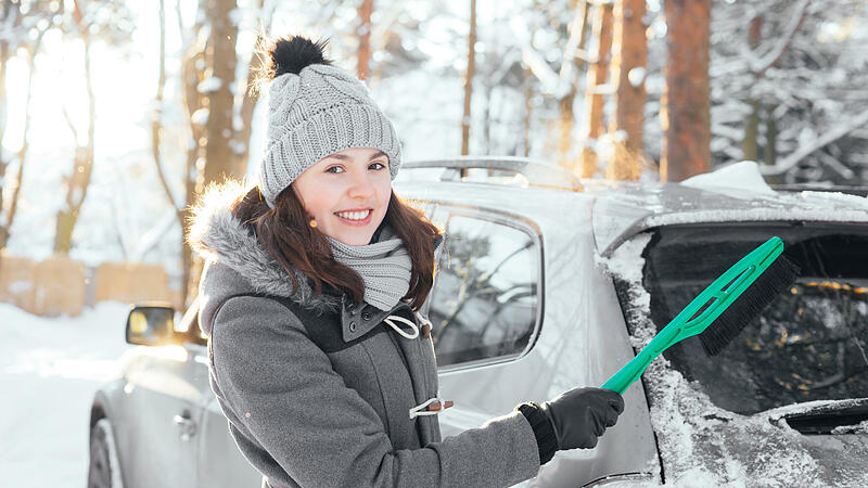 Wetter Winter Frau Schnee Auto