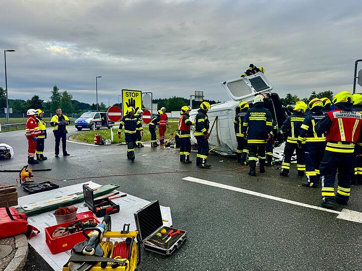 Tödlicher Verkehrsunfall auf Rastplatz Straß