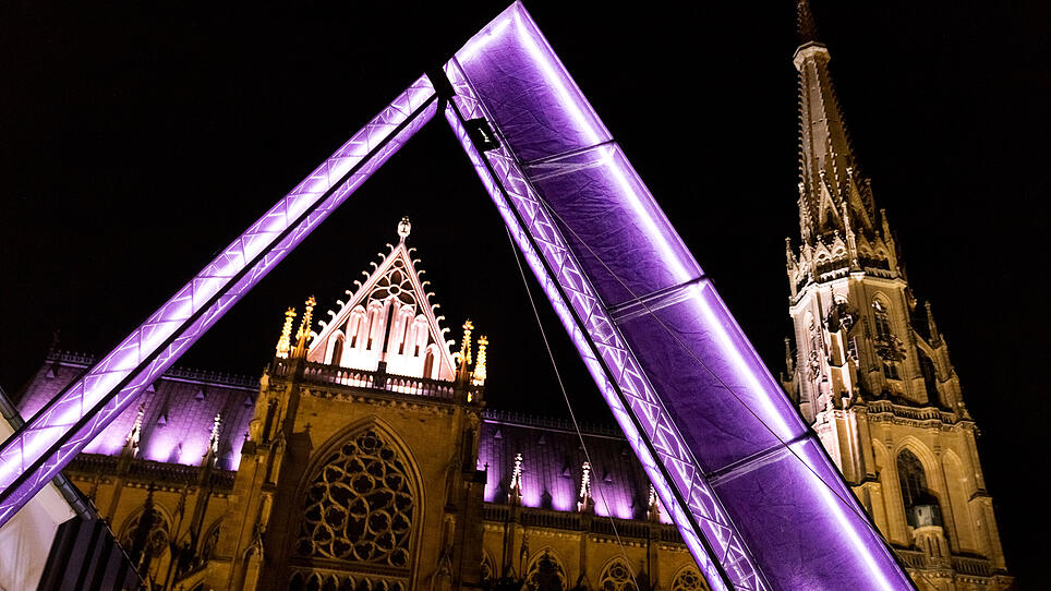 Adventmarkt am Dom: Leuchtender Empfang für die Besucher