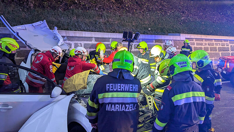 ++ HANDOUT ++ STEIERMARK: 17-JHRIGER NACH VERKEHRSUNFALL AM SEEBERG IN KNSTLICHEM TIEFSCHLAF