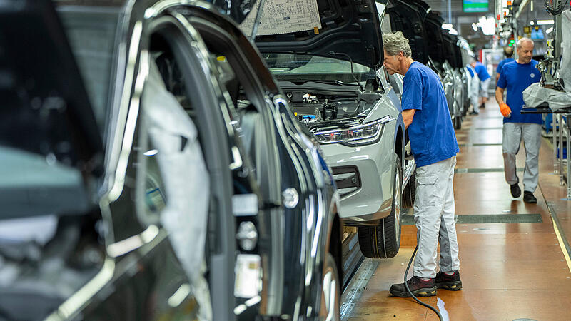 Experten: Ohne Einschnitte könnte Volkswagen ein Sanierungsfall werden