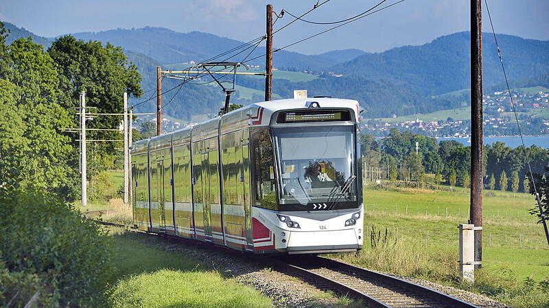 Die Atterseebahn als Alternative zum sommerlichen Stau auf der Straße