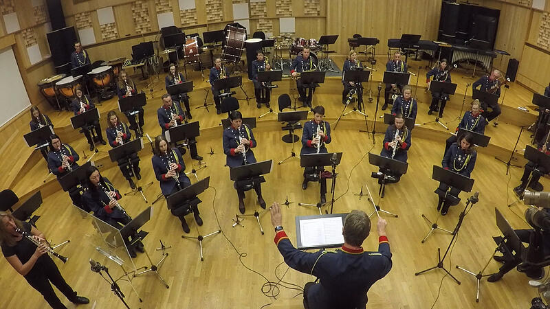 Tausende Musiker, die (noch) nicht zum Trauermarsch blasen