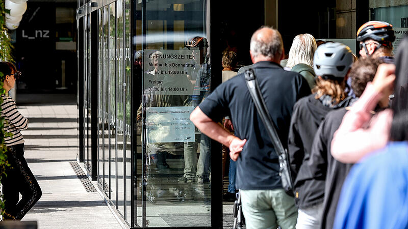 Warteschlange Neues Rathaus Linz