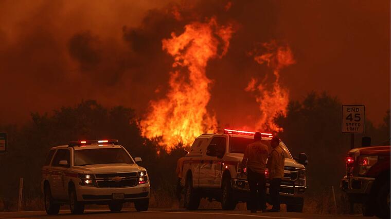 Große Waldbrände wüten rund um Los Angeles